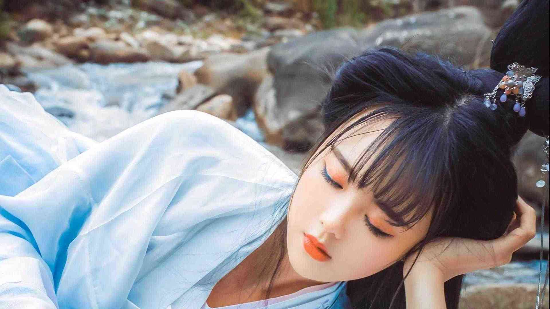 被迫举家逃荒（被迫举家逃荒主角是谁）