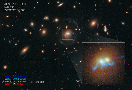 天文学家发现一个螺旋桥的与两个古老的星系连接有两个古老的星系