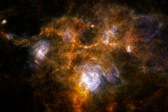 Herschel Space天文台揭示了NGC 7538的大规模冷丛