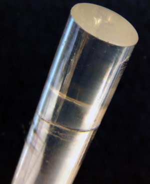 玻璃海绵产生完美的周期性三维蛋白/二氧化硅介孔结构
