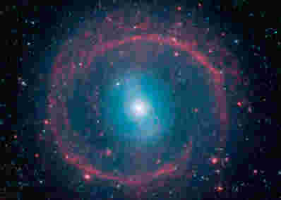 新的Spitzer图片：生命的银河轮在红外线闪耀