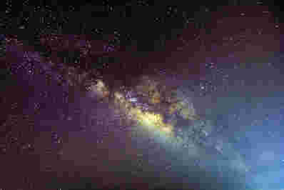 天文学家生产新的银河地图，应该有助于解决星际材料神秘
