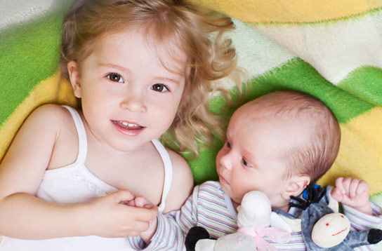 耶鲁研究显示了自闭症儿童的兄弟姐妹可以在18个月出现迹象