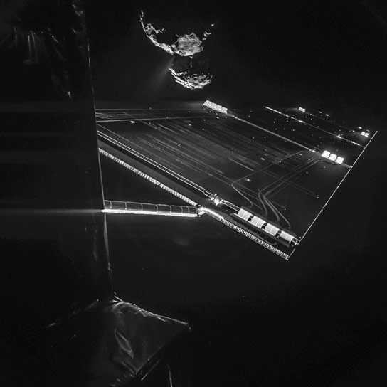 Rosetta“selfie”与彗星67p / churyumov-gerasimenko在背景中