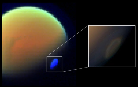 卡西尼号揭示了悬浮在泰坦上的冷冻氰化氢颗粒云