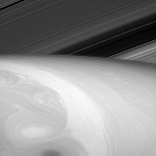 卡西尼岛观看土星最上层的云层