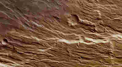火星快速图象显示火星上的雪橇和悬崖