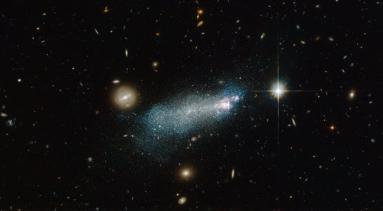 哈勃视图蓝色紧凑型矮星Galaxy SBS 1415 + 437