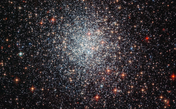 新发布的Glular Gress Hubble图像NGC 1783