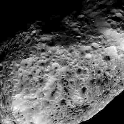 卡西尼派遣了土星月亮Hyperion的最终观点
