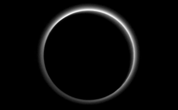 新的视野揭示了冥王星的流动冰，异国情调的表面化学，山脉和阴霾