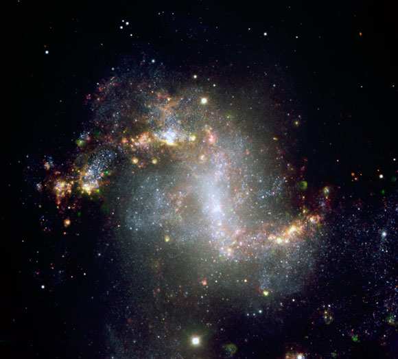 UMD天文学家在NGC 1313发现了一个新的中型黑洞