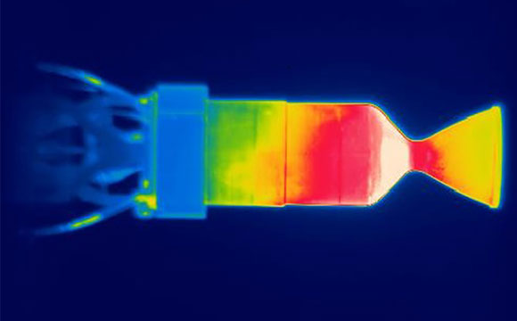 新的绿色推进剂推动的NASA推进器完成了里程碑