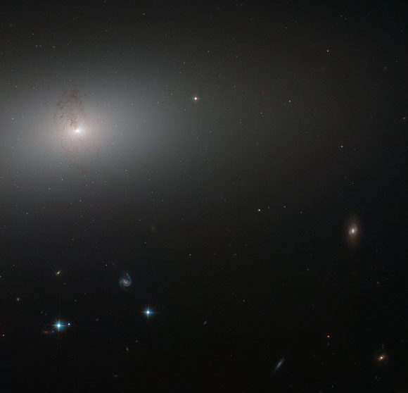 本周的哈勃图像 - 椭圆星系NGC 2768