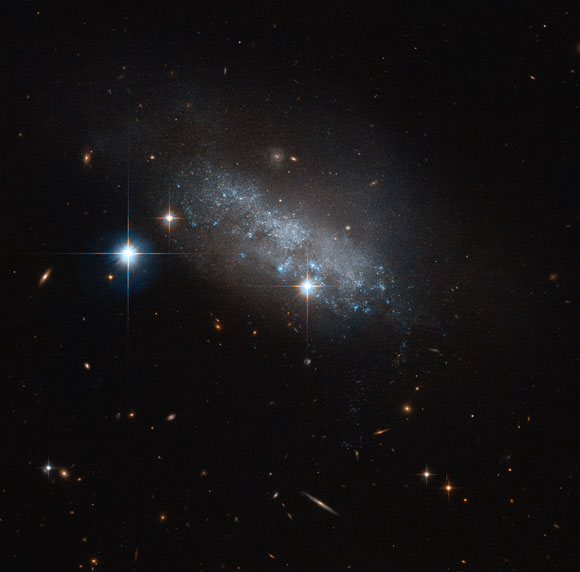 本周的哈勃图像 - 不规则的Galaxy IC 3583