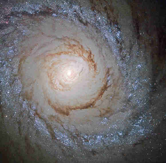 哈勃周图像：Starburst Galaxy Messier 94
