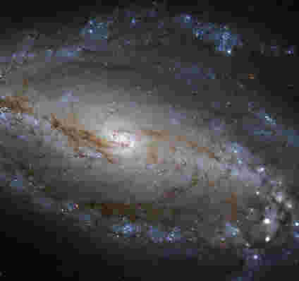 哈勃周图像：螺旋星系的明暗