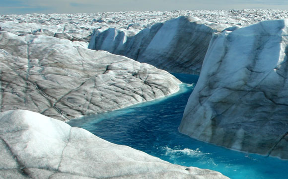 尽管变暖，但新的研究表明格陵兰冰板运动正在减少