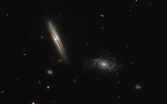 本周的哈勃图像 - 行为空腹螺旋星系LO95 0313-192