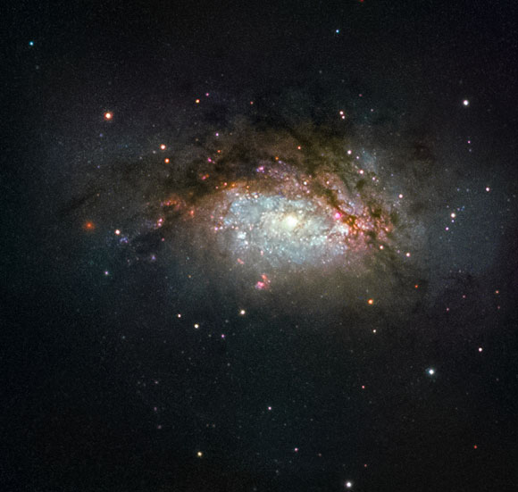 哈勃周图像：银河巨型合并
