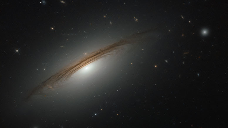 本周的哈勃图像 -  S0 / SA Galaxy UGC 12591