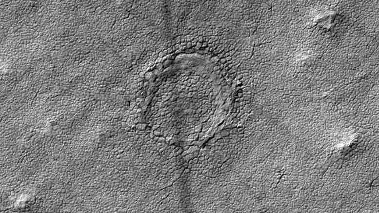 新的Hirise Image在冰冷地形中显示了可能的冲击火山口