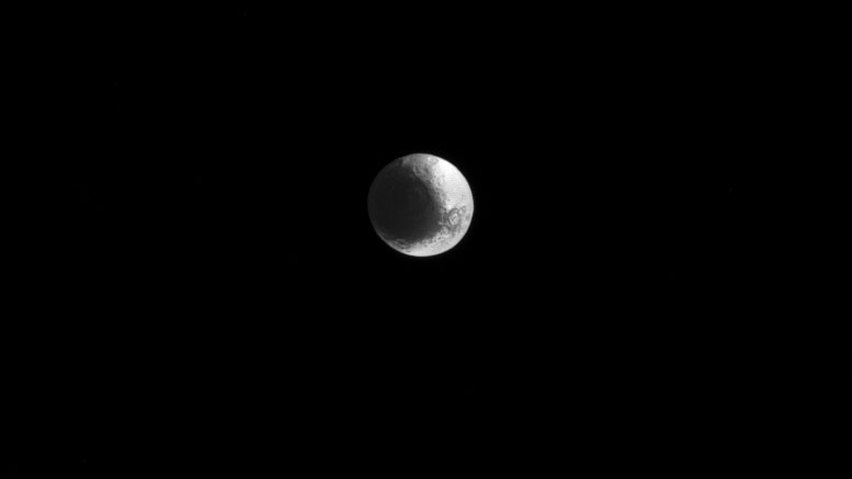 美国宇航局的Cassini Spacecraft意见Iapetus