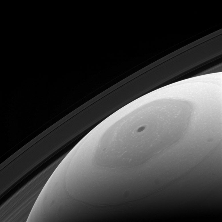 Cassini意见土星的六角形极地喷射溪流