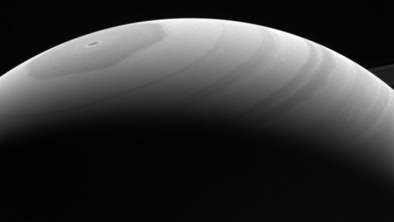 Cassini SpaceCraft观察到土星的季节性变化