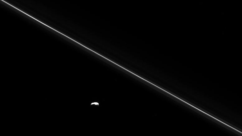 卡西尼号航天器对土星“月亮潘多拉”的最终观察