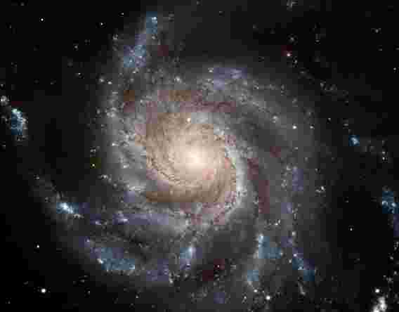 天文学家揭示所有星系每十亿年旋转一次