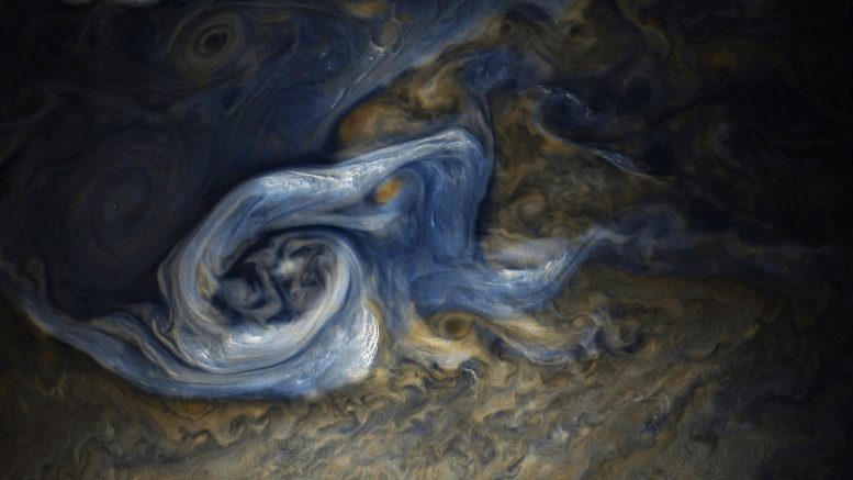 颜色增强的Jupiter巨大风暴的朱诺图象