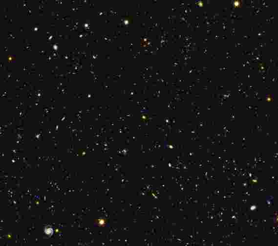 哈勃捕获了火灾和星星的愤怒的全景