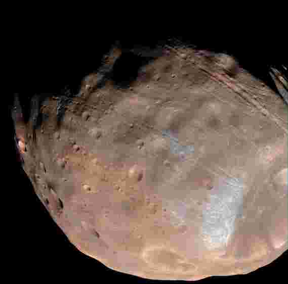 火星月亮Phobos如何获得奇怪的凹槽