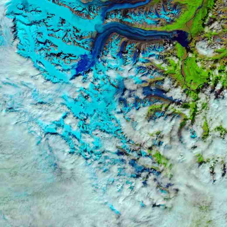 NASA图像的日子 - “雪沼泽”在加拿大的洛厄尔冰川上