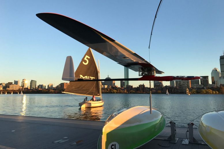 麻省理工学院的工程师开发了可以飞行和航行的自主滑翔机