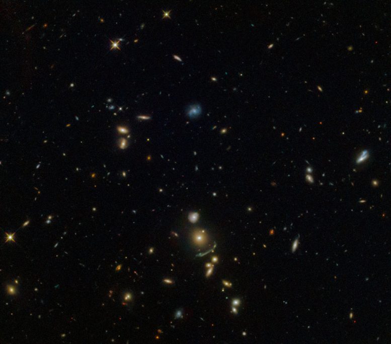 哈勃望远镜欣赏最亮的簇银河系