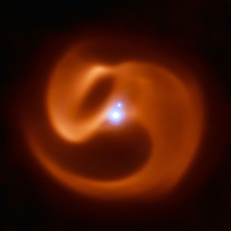 ESO捕捉了一个新发现的三星级系统的令人惊叹的形象
