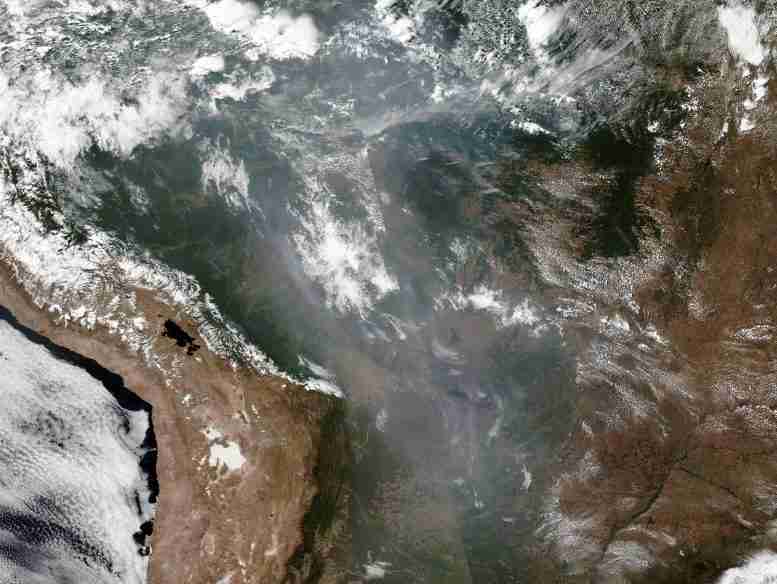 美国宇航局卫星图片：亚马逊在烟雾中射击南美洲