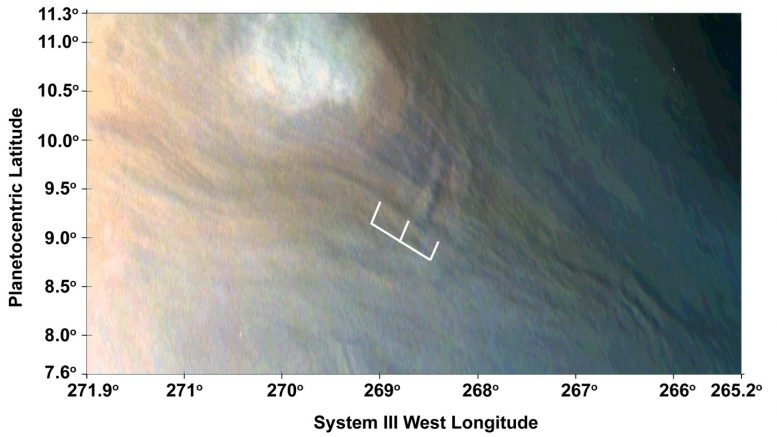 美国宇航局的junocam检测到木星上的大气波列车
