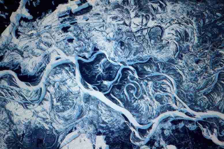冻野生Dniep​​per河的国际空间站形象