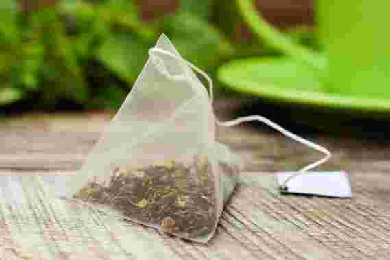 警告：塑料茶袋将微观粒子释放到茶中