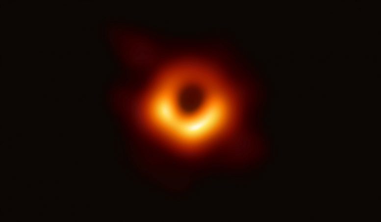 由天文学家捕获的黑洞的第一象
