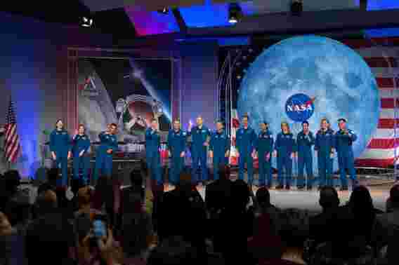认识11位准备接受空间站，月球和火星飞行任务的NASA新宇航员