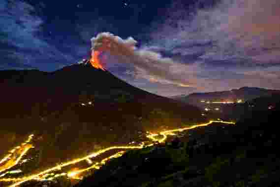 通古拉瓦火山“黑巨人”显示“潜在坍塌”的警告信号