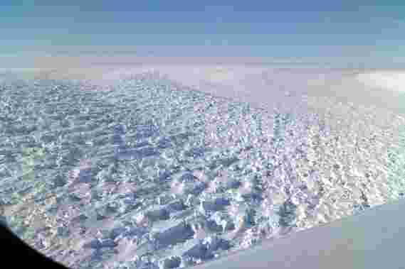 南极洲丹曼冰川的全球海平面上升的高潮风险近3英里