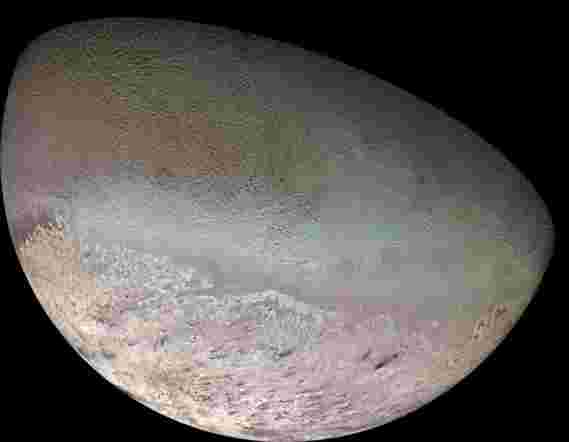 NASA使命调查太阳系最不寻常的世界之一：海王星的奇怪的月球