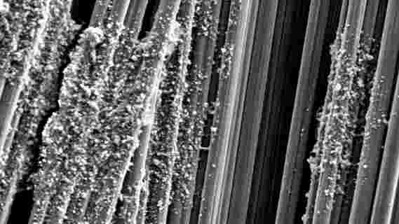 来自再生木材废料的细胞纳米晶体使碳纤维复合材料变得更加强硬