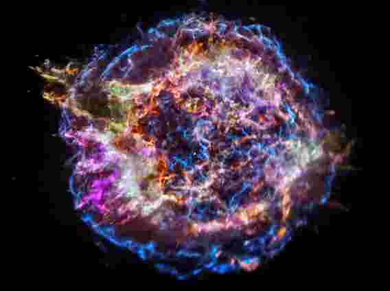 仙后座A的孤独起源揭示：最著名的超新星遗迹之一