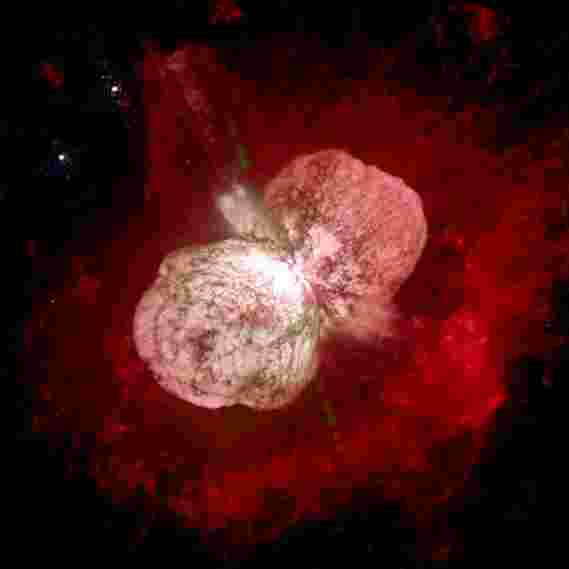 模拟Eta Carinae的复杂历史-非凡的恒星使人类着迷了数十年